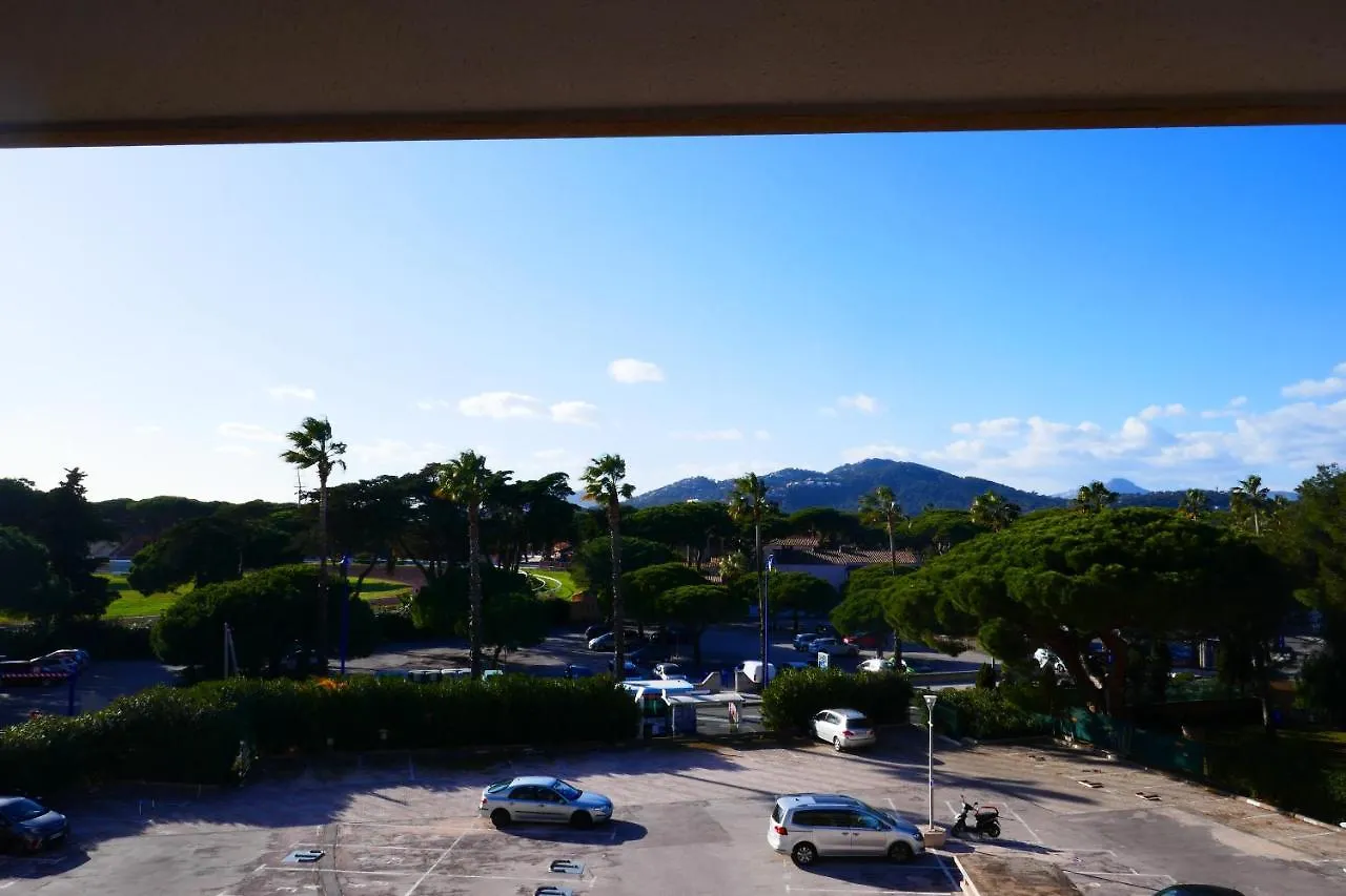 Studio Hyeres Port アパート